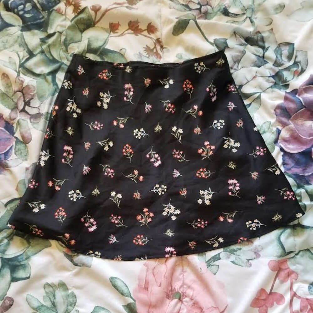 No Boundaries - Silk Floral Skirt (Size S)